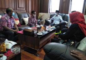 Penghuni Rumah Tanah Negara Demo DPRD Surabaya, Minta Mediasi Warga dan PT KAI