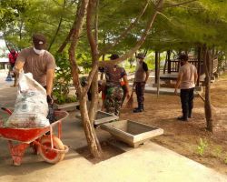 TNI Polri Kerja Bakti Sosial Di Air Terjun Toroan guna Untuk Menjaga Kelestarian Wisata