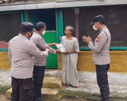 Ratusan Warga Terdampak Banjir Sat.Binmas Gerak Cepat Serikan bantuan Sembako