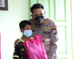 Berikan Edukasi dan Vaksinasi, Kapolres Blitar Temui Anak Jalanan