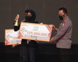 Juara 1 Lomba Orasi Disabet Tim dari Unesa