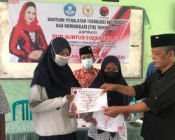 Puti Soekarno Loloskan Bantuan Peralatan TIK SMP Al Islam Taman