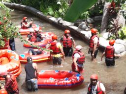 Desa Celuk Miliki Wisata Tubing Asasuka, Arena Bermain Air yang Seru Sinergi dengan Bumdes