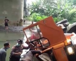 Di Bali Sebuah Truk Fuso Terjun Bebas, Sang Sopir Tewas di Tempat