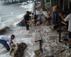 34 Warga Mengungsi Akibat Banjir Rob di Kepulauan Riau