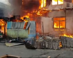 Rumah Tua di Ambon Terbakar, 2 Orang Korban Tewas