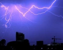 BMKG Prediksi Hujan Angin di Jatim dan 7 Wilayah Lainnya Hari Ini