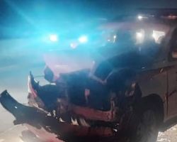 Melaju Kencang, Daihatsu Hantam Pembatas Jalan Tol Jombang