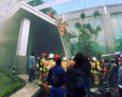 Gedung Cyber 1 di Jakarta Selatan Terbakar, 22 Damkar DKI Dikerahkan
