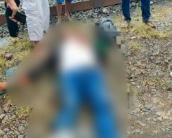 Heboh, Pengemudi Ojol Tersambar Kereta Api Namun Tidak Tewas