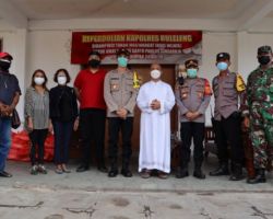 Kapolres Buleleng Serahkan Bantuan Sembako bagi Umat Katolik terdampak Covid 19