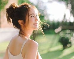 4 Kebiasaan di Pagi Hari Yang Bikin Kulit Glowing dan Awet Muda