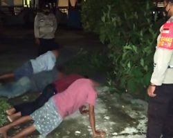 Empat Remaja Pesta Miras di Kantor Desa, Polisi Hukum Push Up 