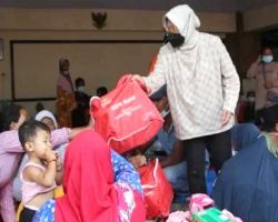 Pastikan Kebutuhan Pengungsi Cukup, Risma Cek Dapur Umum