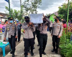 Tiba di Rumah Duka Lumajang, Jenazah Sri Mindari Disambut Isak Tangis