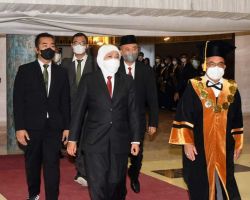 Dies Natalis Unesa Catatkan Rekor Muri MoU Kerja Sama Terbanyak 