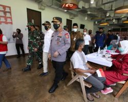 Kapolri Pastikan Vaksinasi Buruh Dipercepat Hingga Akhir Agustus