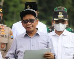 Berkunjung ke Lumajang, Mahfud MD Pertegas Relokasi Pengungsi Semeru