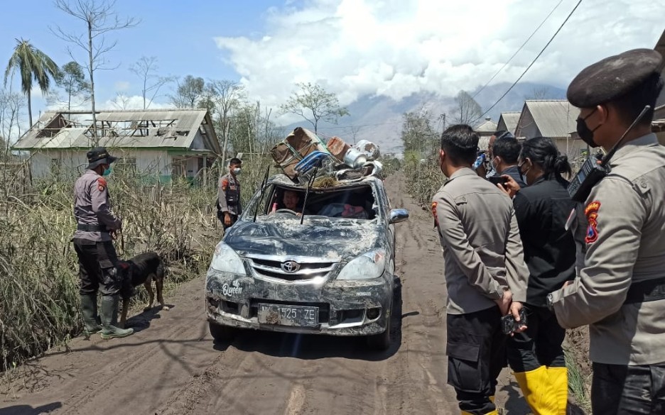 Antisipasi Penjarahan Pasca Erupsi, Ditsamapta Polda Jatim Lakukan Patroli