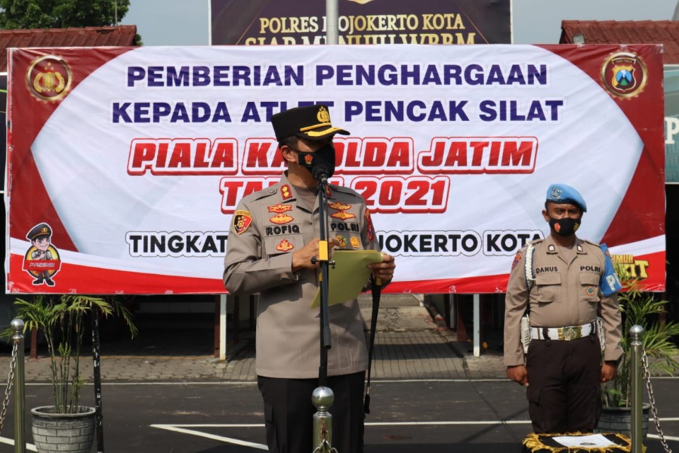 Delapan Atlet Pencak Silat Dapat Penghargaan dari Kapolresta Mojokerto