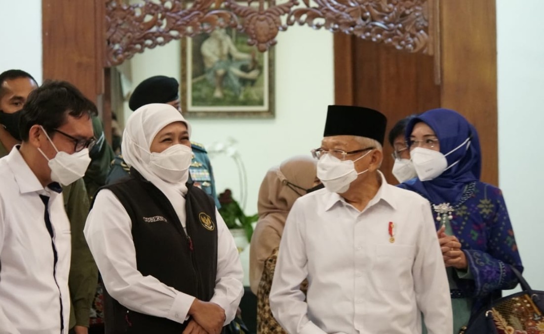 Dampingi Walres, Khofifah Bilang Hunian Pengungsi Semeru Segera Siap