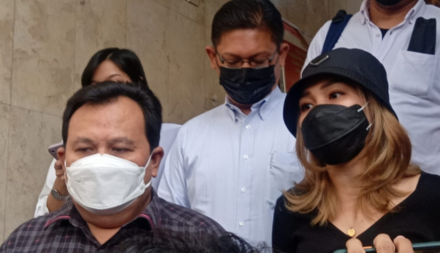 Penyidik Polda Metro Jaya Cecar Ayu Ting Ting dengan 15 Pertanyaan 