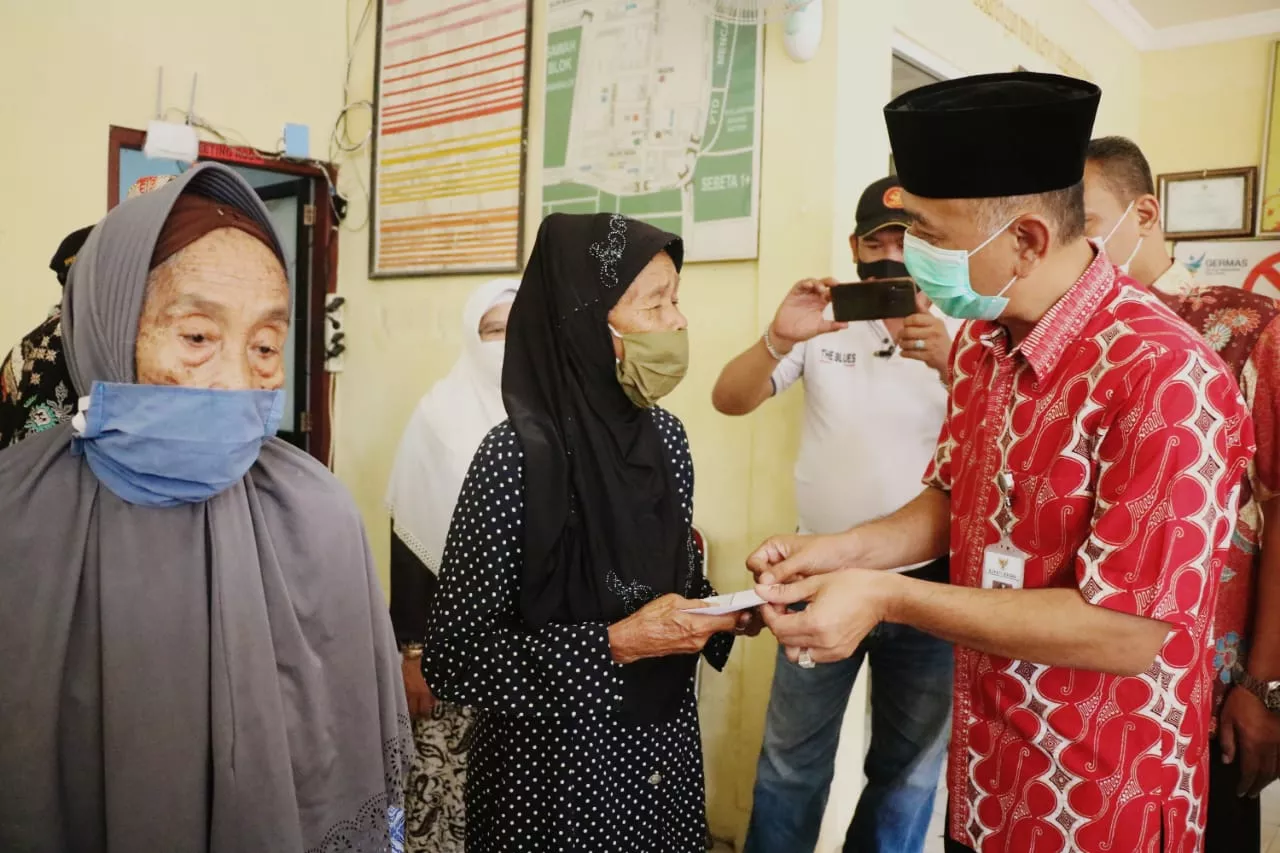 Mantap, Bupati Jepara Salurkan Zakat Kepada 2 Ribu Warganya