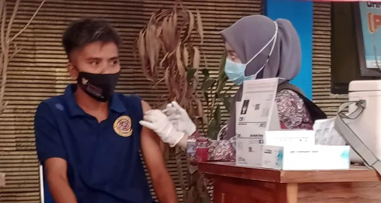 Vaksinasi ke 2 Puskesmas Robatal Diserbu Kartar