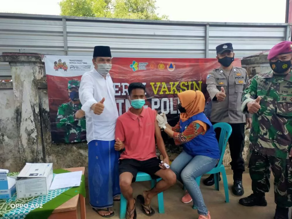 Saat Masyarakat Antusias, Vaksin di Banyuates Sampang Menipis