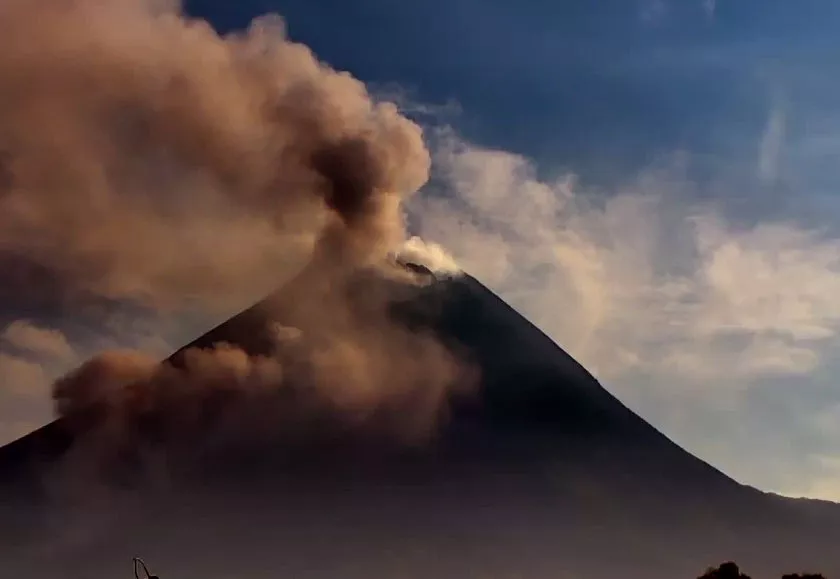 Dalam Sepekan Terakhir, Gunung Merapi Tercatat 20 Kali Muntahkan Awan Panas Guguran