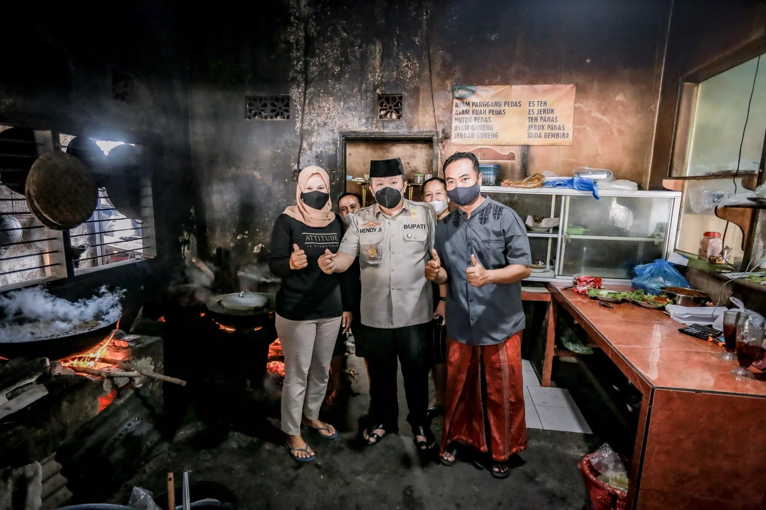 Bupati Jember Promosikan Dagangan Warga
