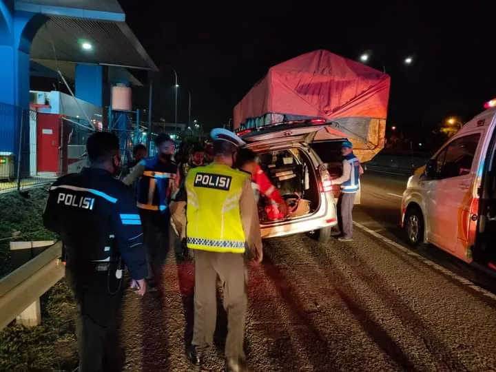 Laka Truk dan Avanza di Tol Jagorawi, 2 Orang Terluka