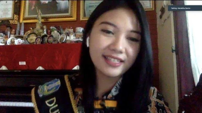 Nulis Puisi, Duta Baca Jatim Ajak Generasi Muda Jadi Agen Perubahan Lawan Covid - 19