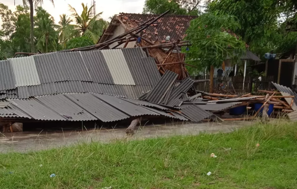 Pemukiman Warga di Lampung Timur, Luluh Lantak Dihantam Puting Beliung