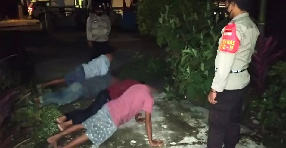 Empat Remaja Pesta Miras di Kantor Desa, Polisi Hukum Push Up 