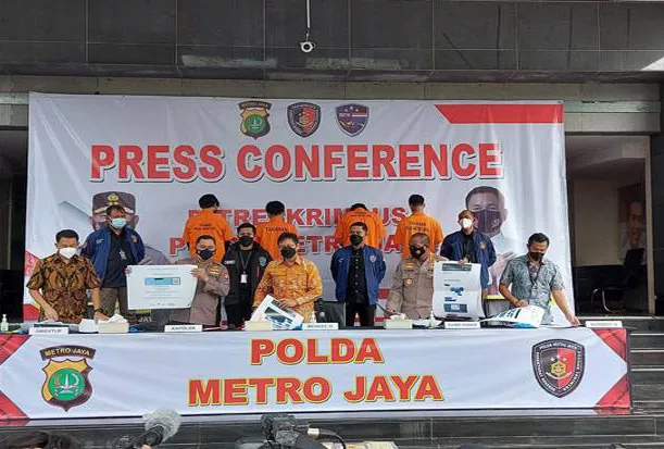 Cara Oknum Pegawai Kelurahan Bikin Kartu Vaksin Ilegal Teregistrasi di Peduli Lindungi