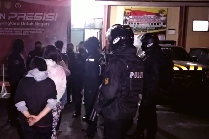 Polresta Tasikmalaya Ciduk 6 Siswi SMP yang Sedang Pesta Miras Bersama 2 Lelaki Dewasa