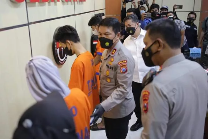 Ancam Nasabah, Polda Jatim Ringkus 13 Pelaku Pinjol di Surabaya