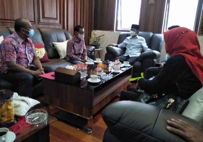 Penghuni Rumah Tanah Negara Demo DPRD Surabaya, Minta Mediasi Warga dan PT KAI