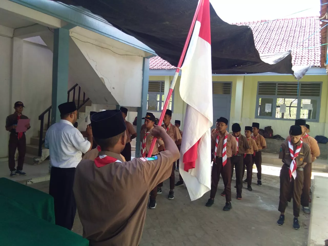 SMP dan SMA Al-Mukhtar Gelar Latihan Kepemimpinan Dasar