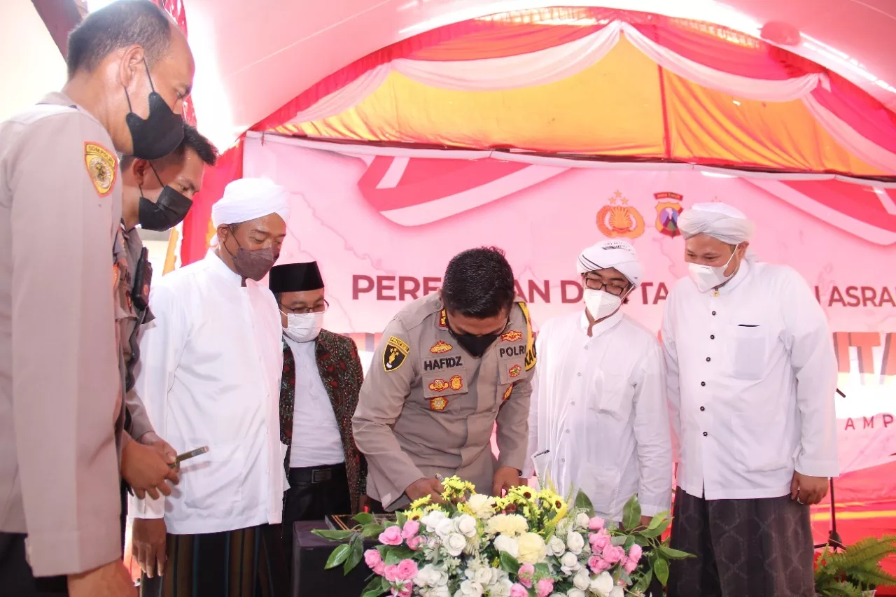 Kapolres Sampang Resmikan Asrama Wira Trigatra Utama Polsek Jrengik