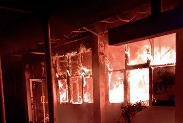 Karena Arus Pendek, Gedung Kementerian PUPR di Surabaya Terbakar