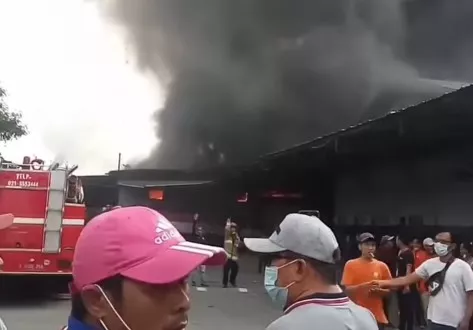 Pabrik di Jakarta Utara Terbakar, 21 Unit Damkar Dikerahkan