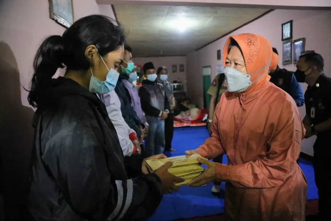 Tiba di Kota Batu Malang, Risma Langsung Tinjau Dapur Umum