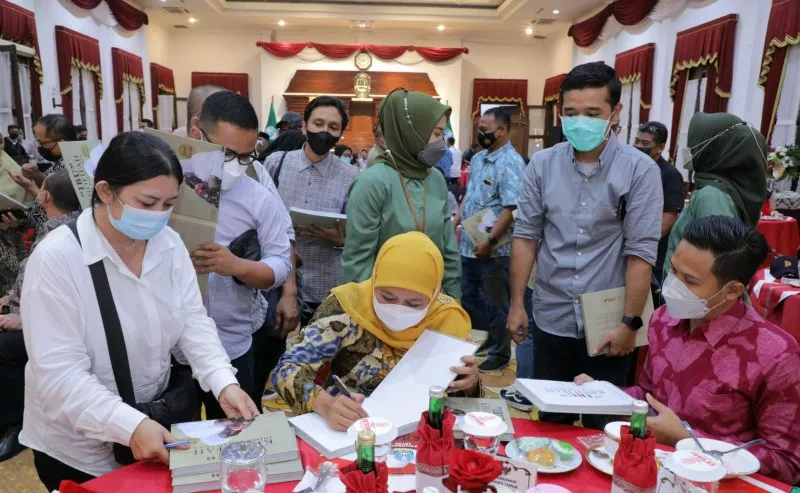 Khofifah Apresiasi Lomba Karya Tulis dan Foto Wartawan Pokja Pemprov Jatim