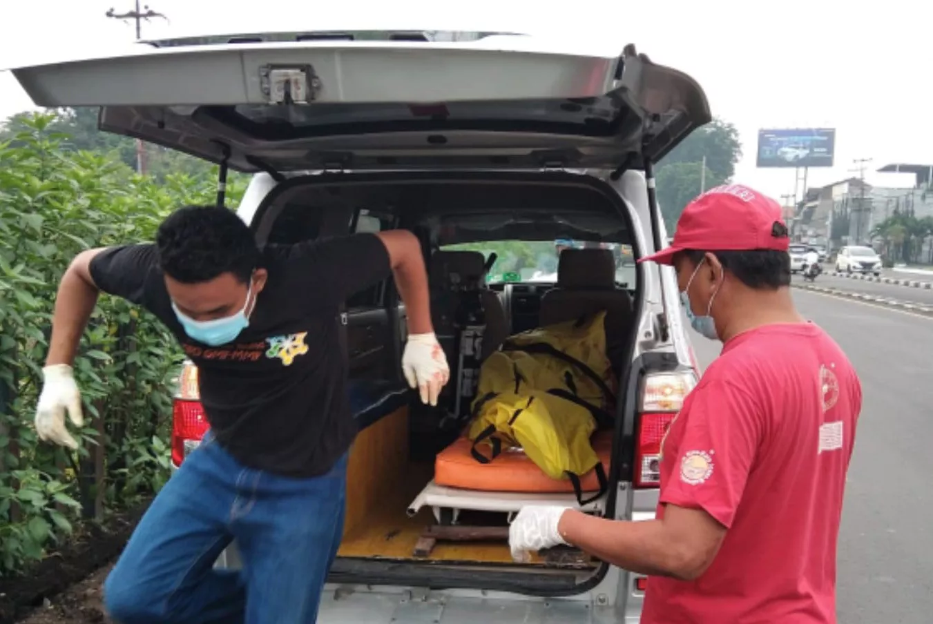 Lelaki Tanpa Identitas Ditemukan Tewas di Depan Pabrik Soda, Waru Sidoarjo