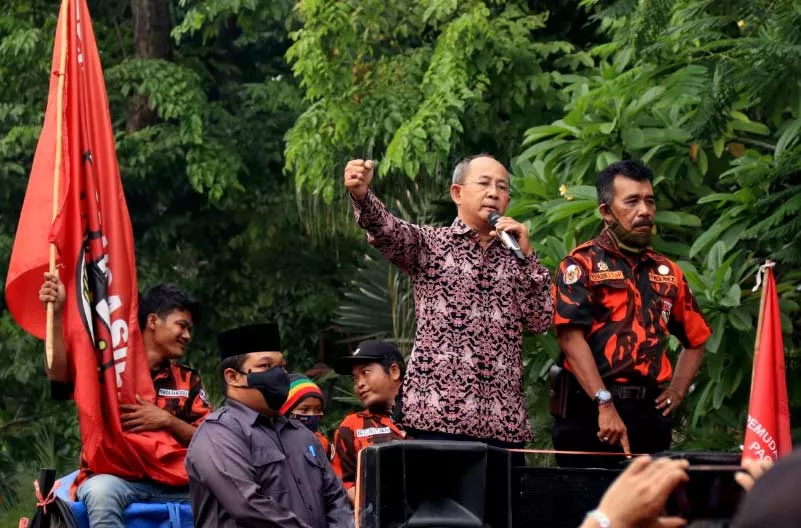 Terkait Statement Girsang, Wakil Ketua DPC PDIP Surabaya Temui Pendemo Pemuda Pancasila
