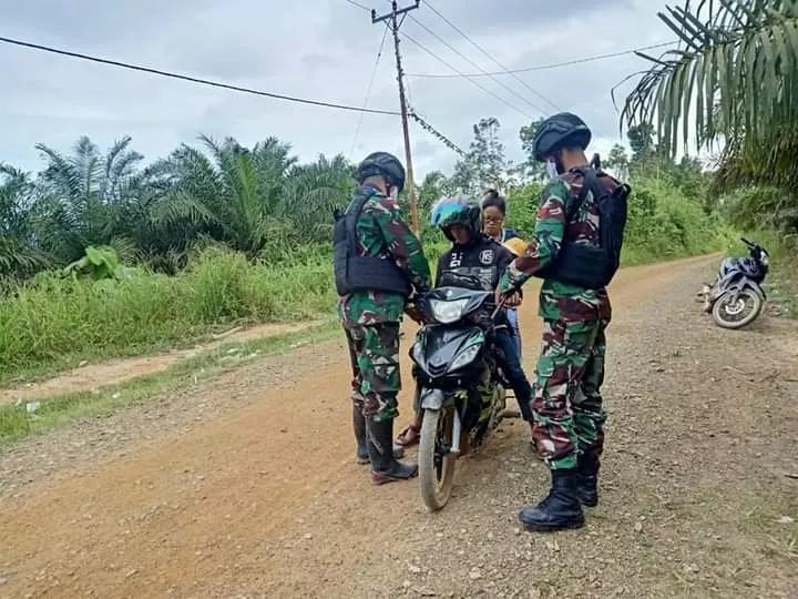 Cegah Kegiatan Ilegal, Satgas Pamtas RI-Malaysia Gelar Sweeping di Perbatasan