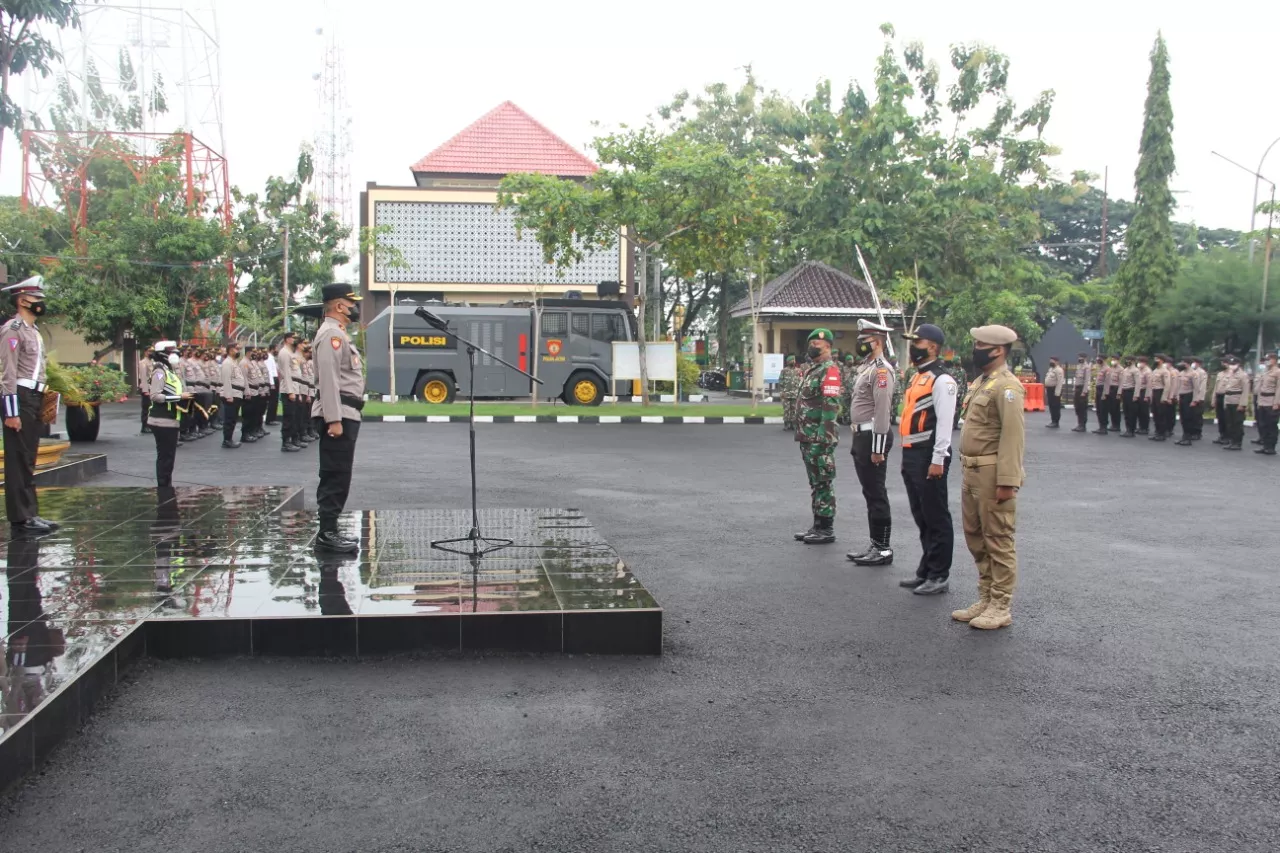 Wakapolres Sampang Pimpin Apel Gelar Pasukan Operasi Zebra Semeru 2021