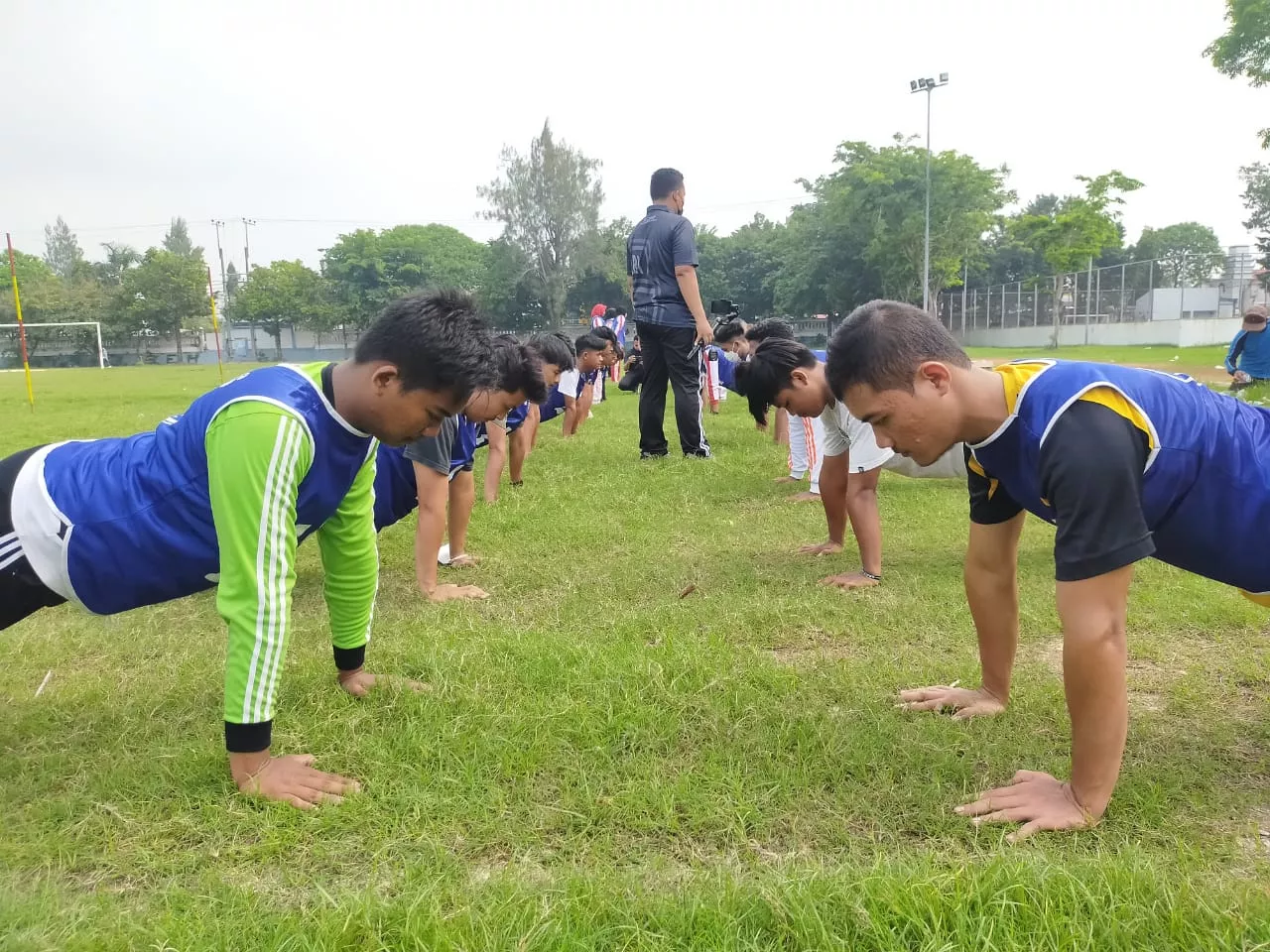 Siapkan Bibit Unggul, Polres Sampang Laksanakan Binlat di Lapangan Wijaya Kusuma